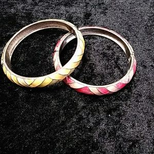 SET OF METAL BANGLES!